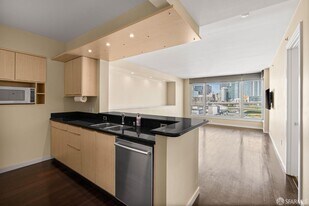 219 Brannan St in San Francisco, CA - Building Photo