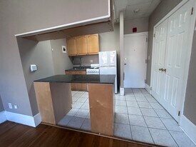 879 Beacon St, Unit 21 Apartamentos