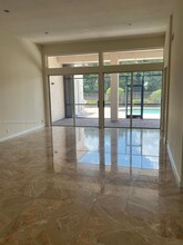 2694 Oakmont in Weston, FL - Foto de edificio - Building Photo