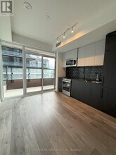 285-285 Dufferin St in Toronto, ON - Building Photo - Building Photo