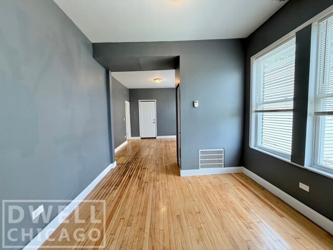 735 N Christiana Ave, Unit 2R