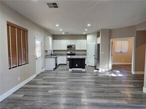 616 W Blackbird Knoll Ct in North Las Vegas, NV - Building Photo - Building Photo