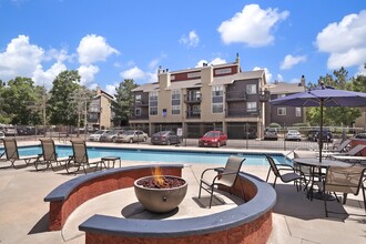 The Joliet at Lowry in Aurora, CO - Foto de edificio - Building Photo