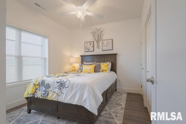 801 Bend Blvd in East Moline, IL - Building Photo - Building Photo