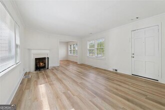 2116 E Roxboro Rd NE in Atlanta, GA - Building Photo - Building Photo