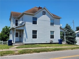 139 Highland Ave in Cambridge, OH - Building Photo