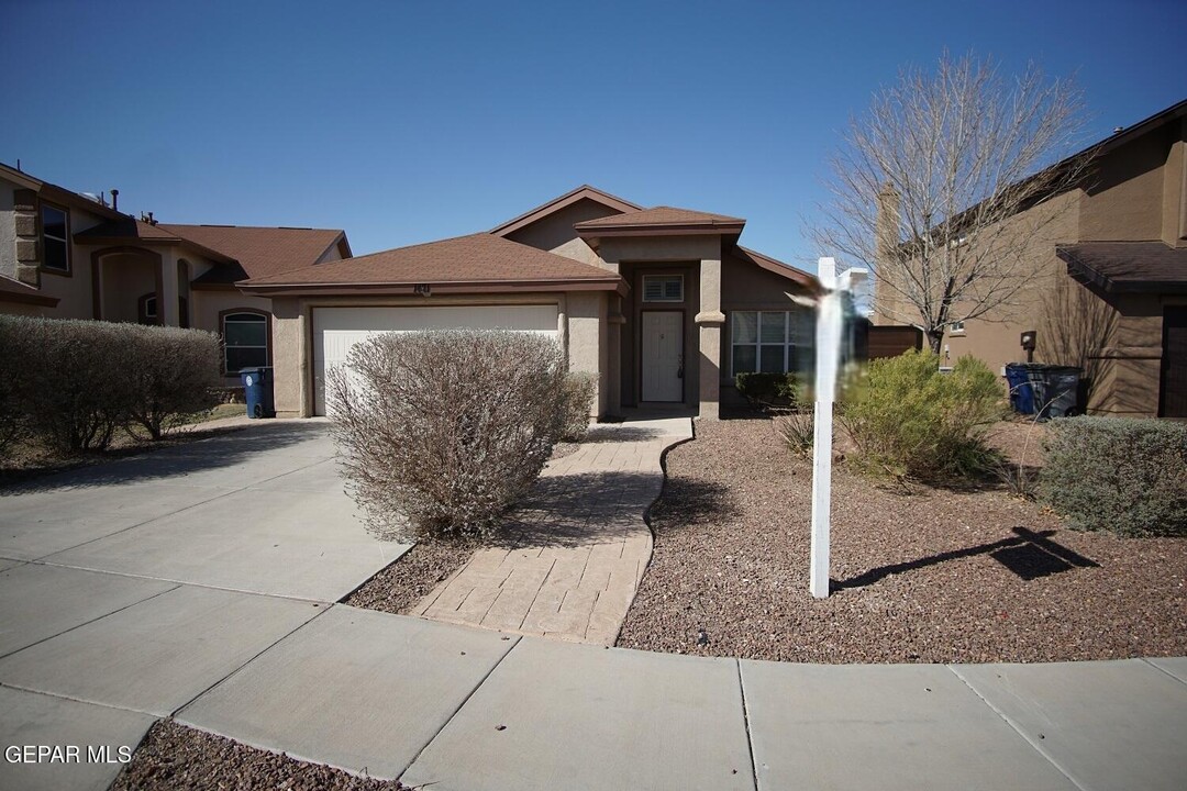 1471 Lanza Del Sol Ln in El Paso, TX - Foto de edificio