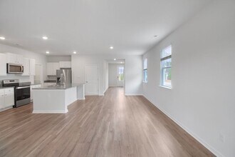 302 Red Cedar Dr in Sneads Ferry, NC - Building Photo - Building Photo