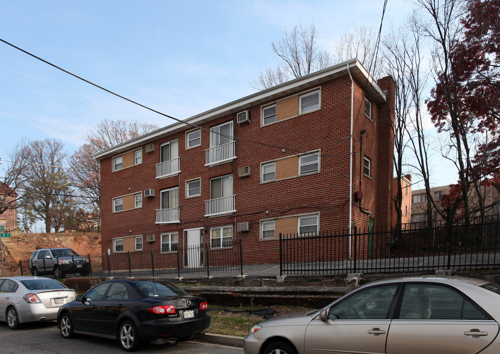 5001 B St SE in Washington, DC - Building Photo