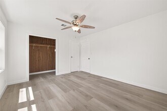 815 Brooks Ave in Rosenberg, TX - Foto de edificio - Building Photo