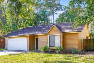 8228 Honeysuckle Ln in Jacksonville, FL - Building Photo - Building Photo