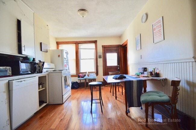 145 Marcella St, Unit 2 in Boston, MA - Building Photo - Building Photo