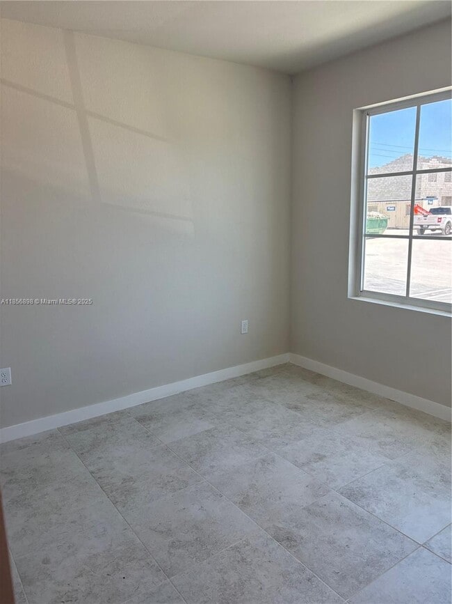 1018 W Davis Pkwy in Florida City, FL - Building Photo - Building Photo