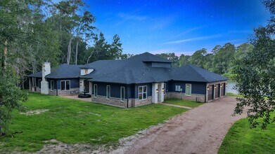 15937 Stagecoach Rd in Stagecoach, TX - Building Photo - Building Photo