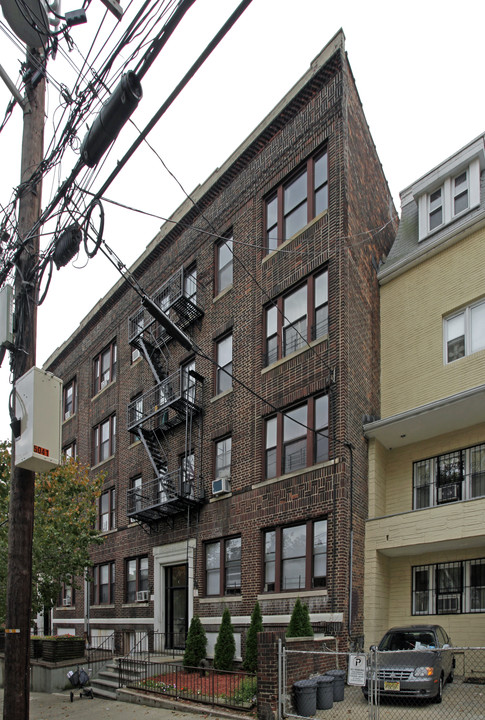 3 Magnolia Ave in Jersey City, NJ - Building Photo