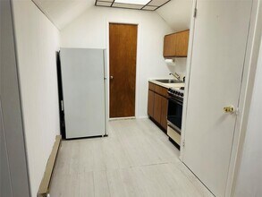 196-42 44th Ave-Unit -2 in Queens, NY - Building Photo - Building Photo