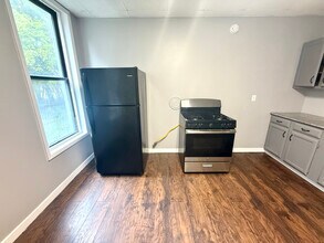 1 Russell Pl in Watervliet, NY - Building Photo - Building Photo