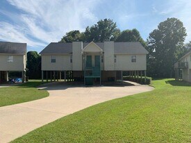 2002 River Dr in Greenville, NC - Building Photo