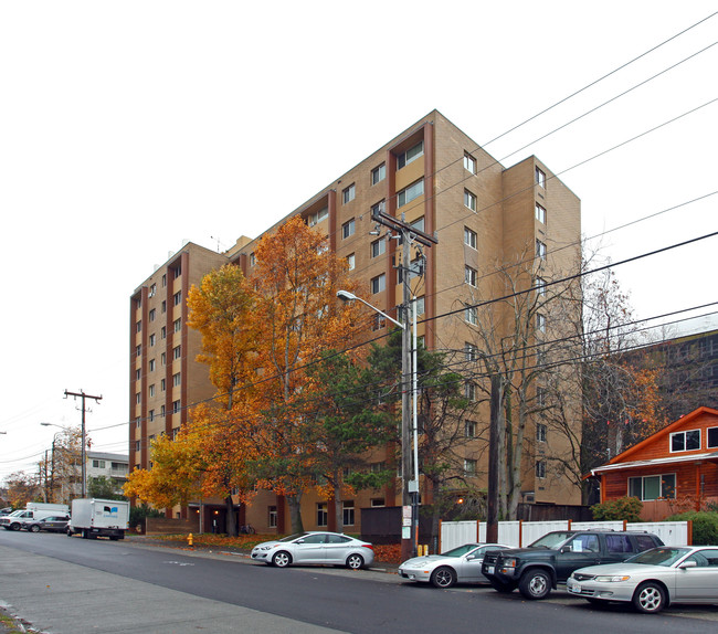 University West in Seattle, WA - Foto de edificio - Building Photo