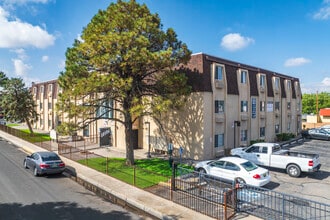 Madeira Court in Albuquerque, NM - Foto de edificio - Building Photo
