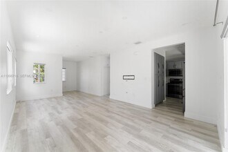 379 NE 31st Ave in Homestead, FL - Building Photo - Building Photo