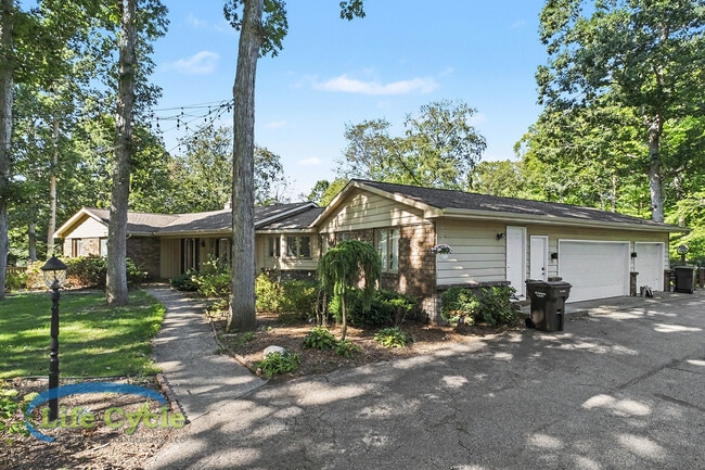 property at 4395 Shady Oak Ct