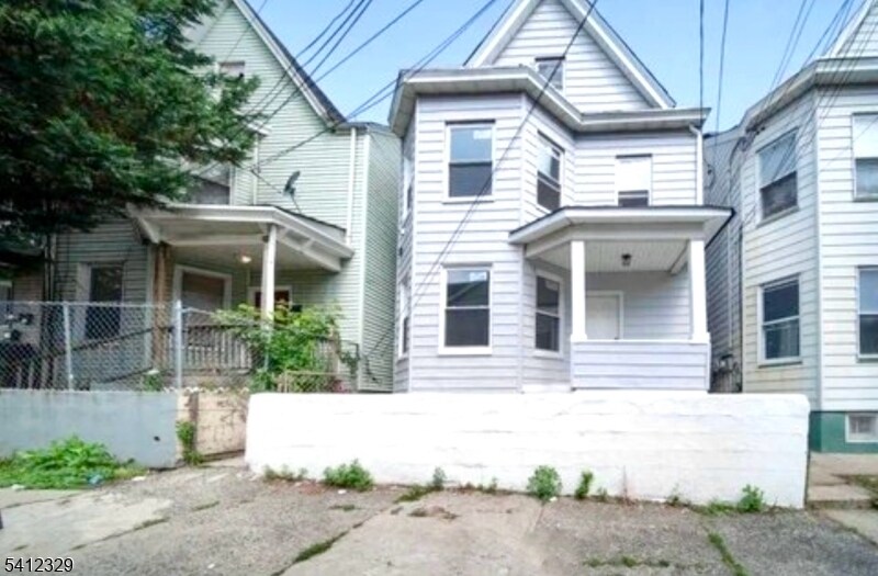 209 N 4th St in Paterson, NJ - Building Photo
