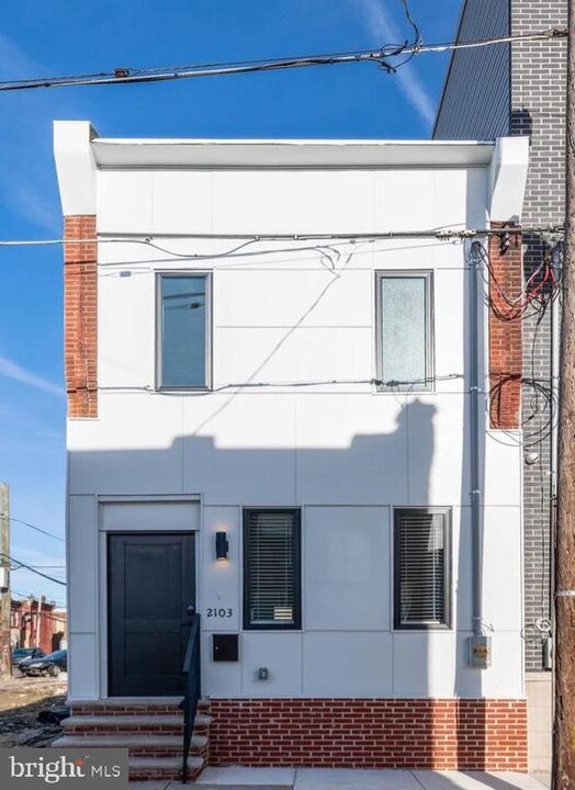 2103 E Orleans St in Philadelphia, PA - Building Photo