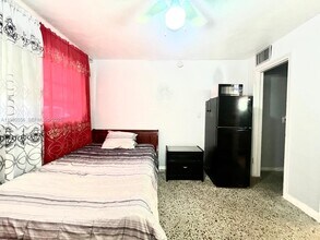 106 Harvard Rd in West Park, FL - Building Photo - Building Photo