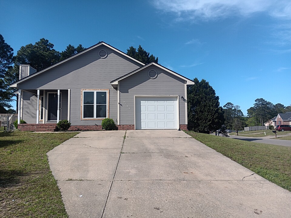 4106 Noonday Ct in Hope Mills, NC - Building Photo