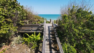 959 N Hwy A1A in Indialantic, FL - Building Photo - Building Photo