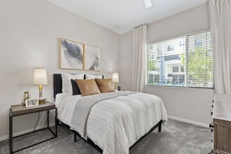 Axis Camelback in Phoenix, AZ - Building Photo - Building Photo