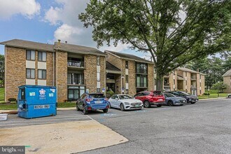 5476 Cedar Ln-Unit -B-1 in Columbia, MD - Building Photo - Building Photo