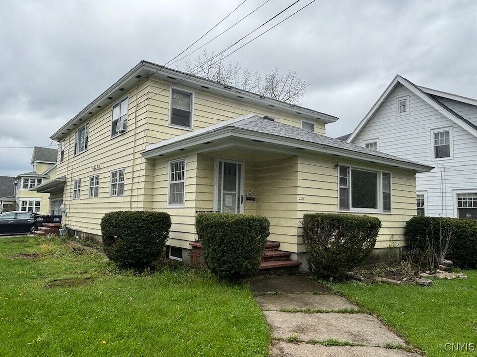 2101 James St in Syracuse, NY - Building Photo