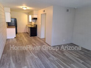 2016 W Cactus Rd in Phoenix, AZ - Building Photo - Building Photo