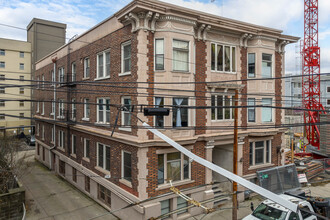 Troy Apartments in Seattle, WA - Building Photo - Building Photo