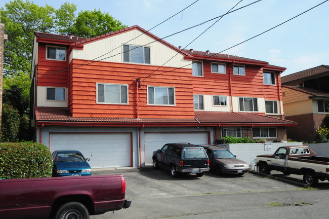 Parkway Apartments in Seattle, WA - Building Photo - Building Photo