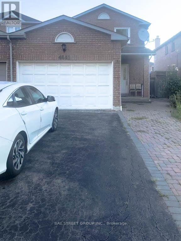 4641 Crosscreek Ct in Mississauga, ON - Building Photo - Building Photo