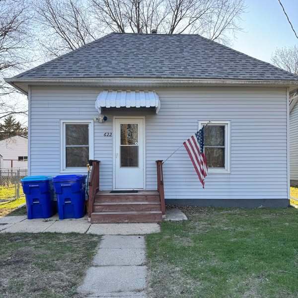 622 4th Ave SW in Oelwein, IA - Building Photo