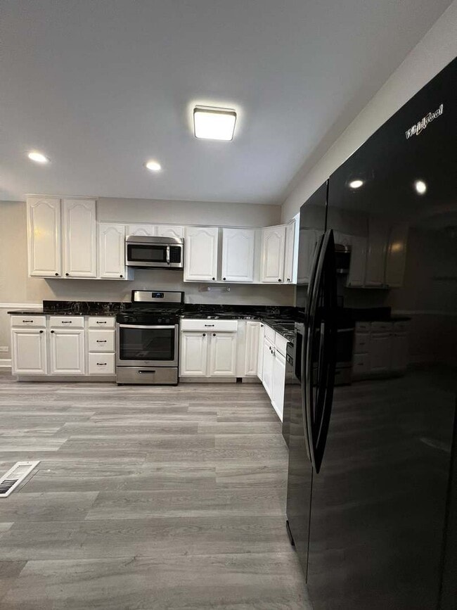 7333 Winthrop Way in Downers Grove, IL - Building Photo - Building Photo