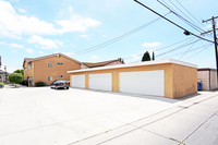 4451 Green Ave in Los Alamitos, CA - Foto de edificio - Building Photo