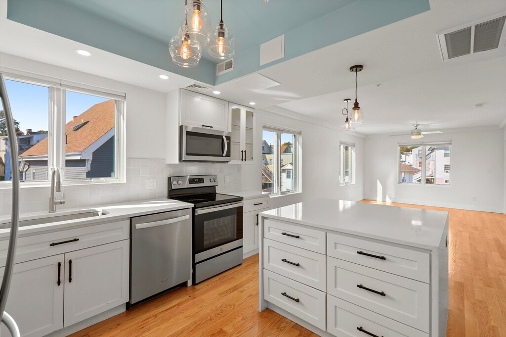 42 Dennis St in Boston, MA - Building Photo