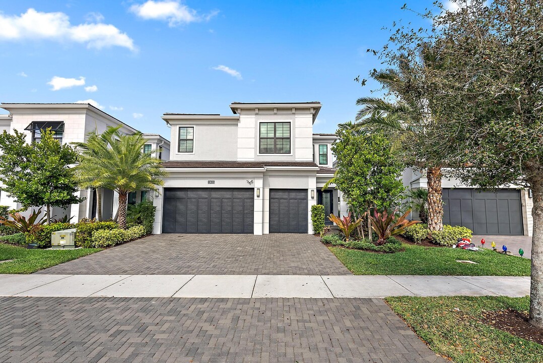 13633 Artisan Cir in Palm Beach Gardens, FL - Building Photo