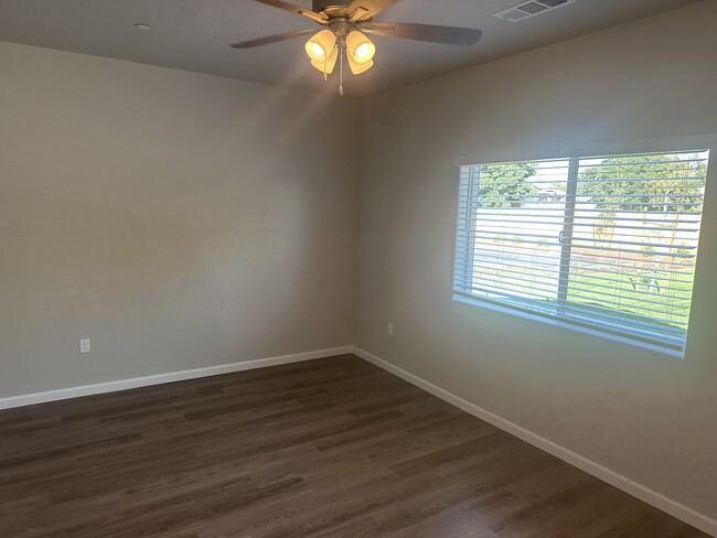 518 S Summit St in Visalia, CA - Building Photo - Building Photo