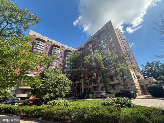 property at 2400 Clarendon Blvd