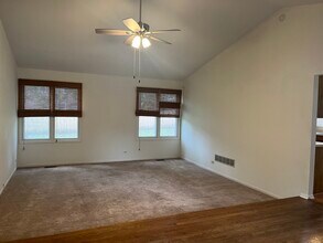 821 Brentwood Dr in Cary, IL - Building Photo - Building Photo