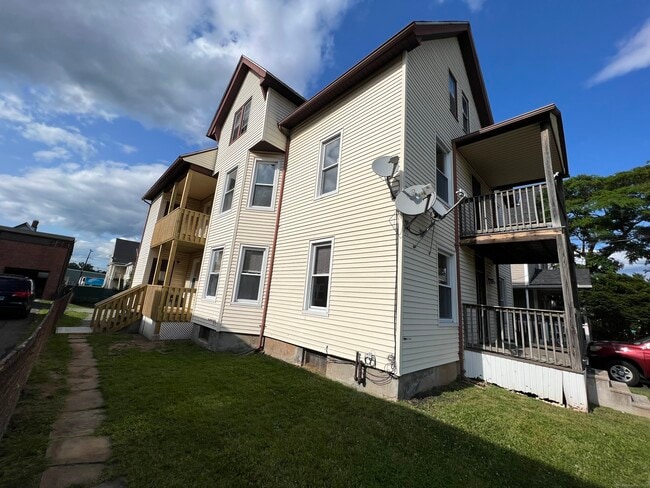402 Church St in New Britain, CT - Building Photo - Building Photo