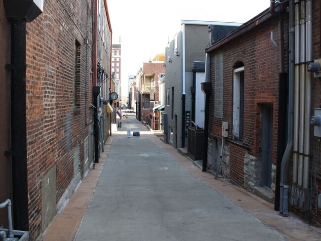 10 S 9th St
