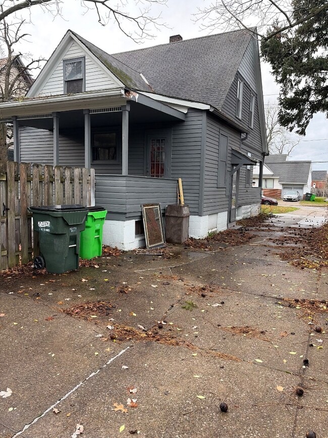 1541 E 212th St in Euclid, OH - Building Photo - Building Photo