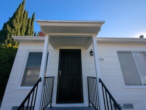 6208-6210 S Fairfax Ave in Los Angeles, CA - Building Photo - Building Photo